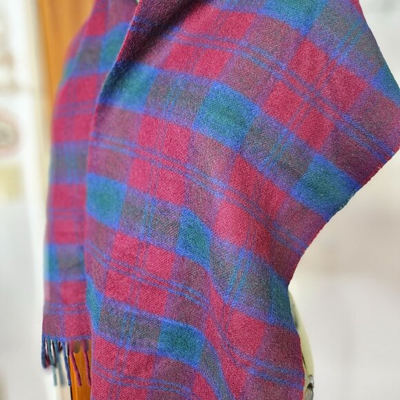 Cottagecore Johnstons of Elgin 100% lambswool plaid navy, maroon/red, green shaw - Picture 2 of 8